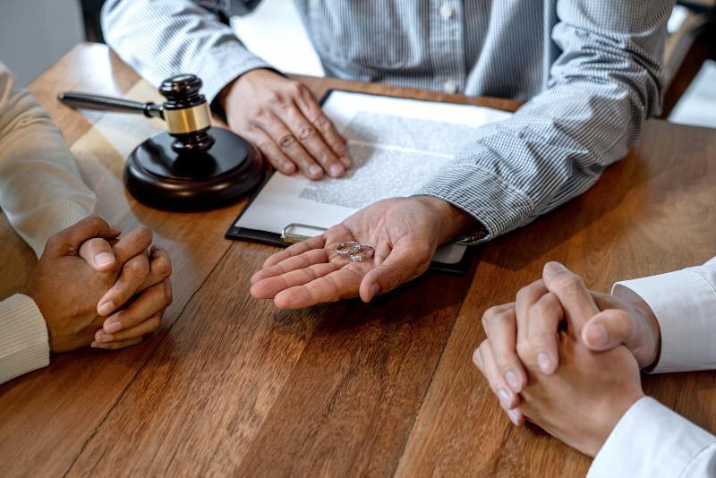 How to Choose the Right Divorce Attorney in Connecticut